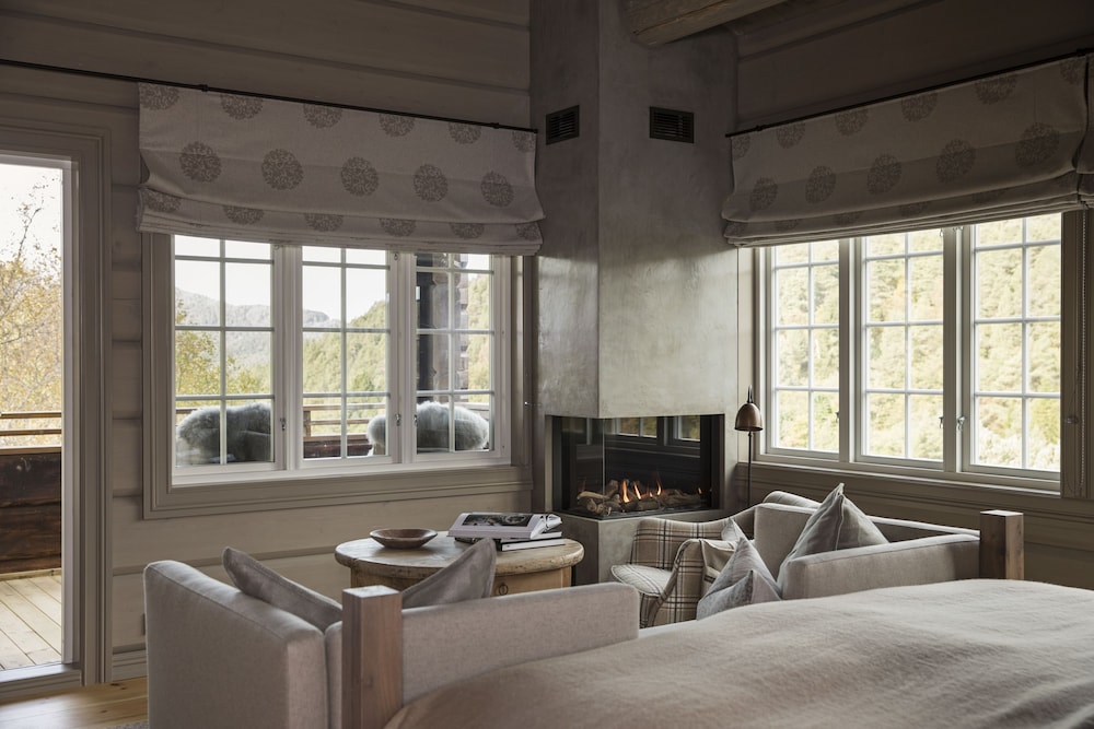 Suite, Corner