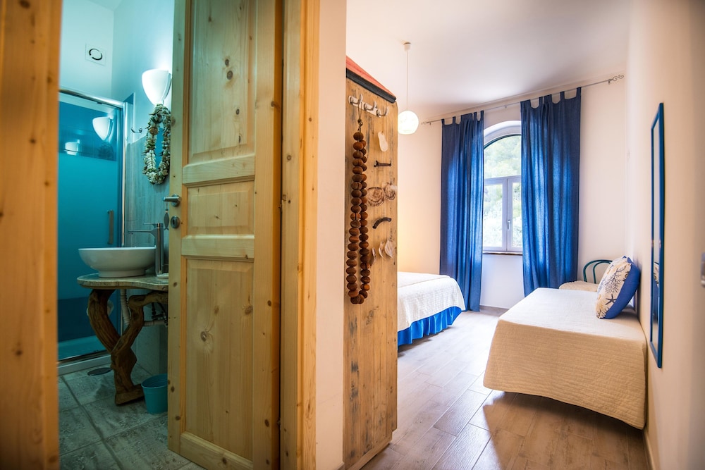 Classic Quadruple Room photo 3