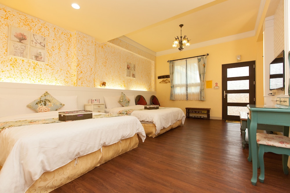 Classic Quadruple Room photo 3