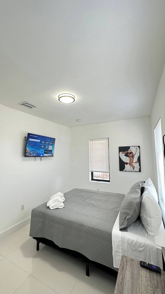 Basic Apartment photo 1