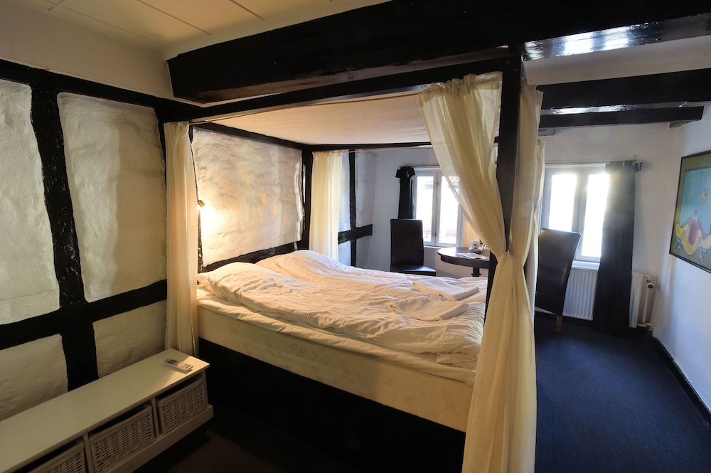 Economy Double Room, Shared Bathroom photo 1