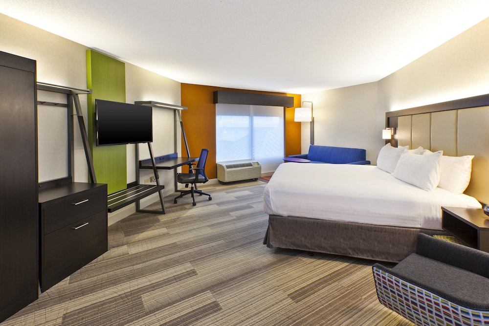 Suite, 1 King Bed - Photo 5