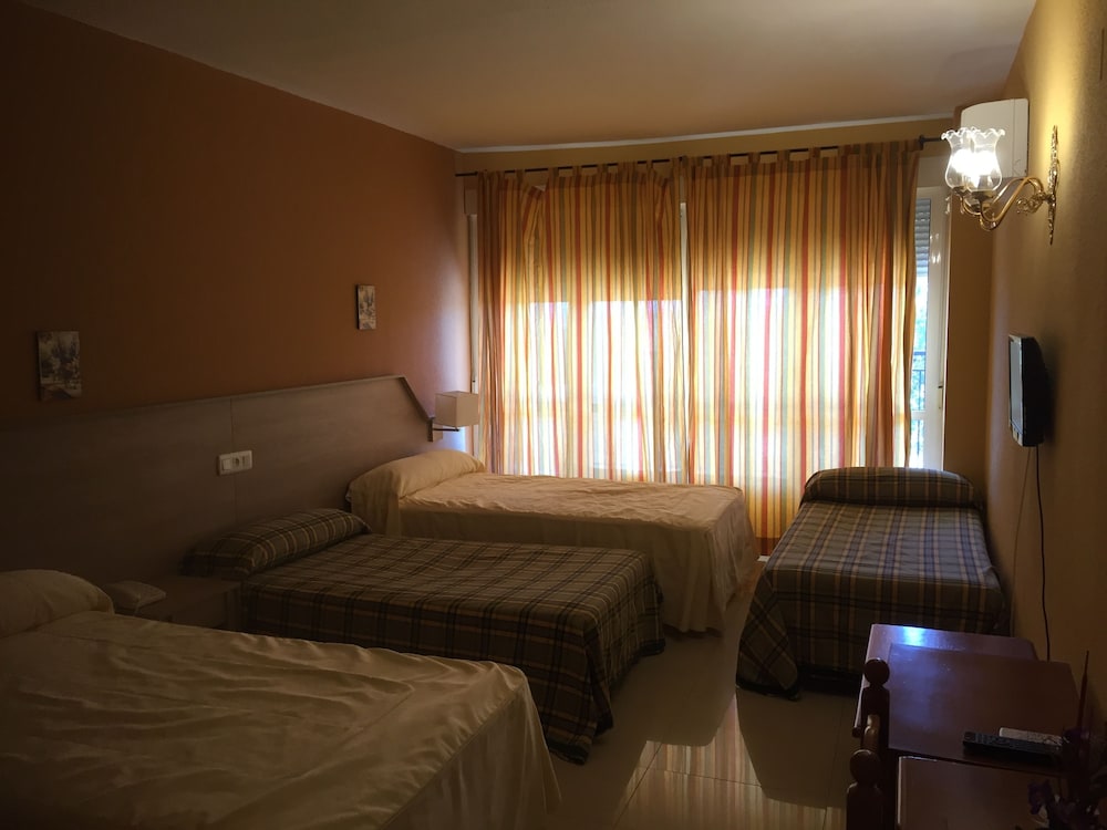 Quadruple Room - Photo 4