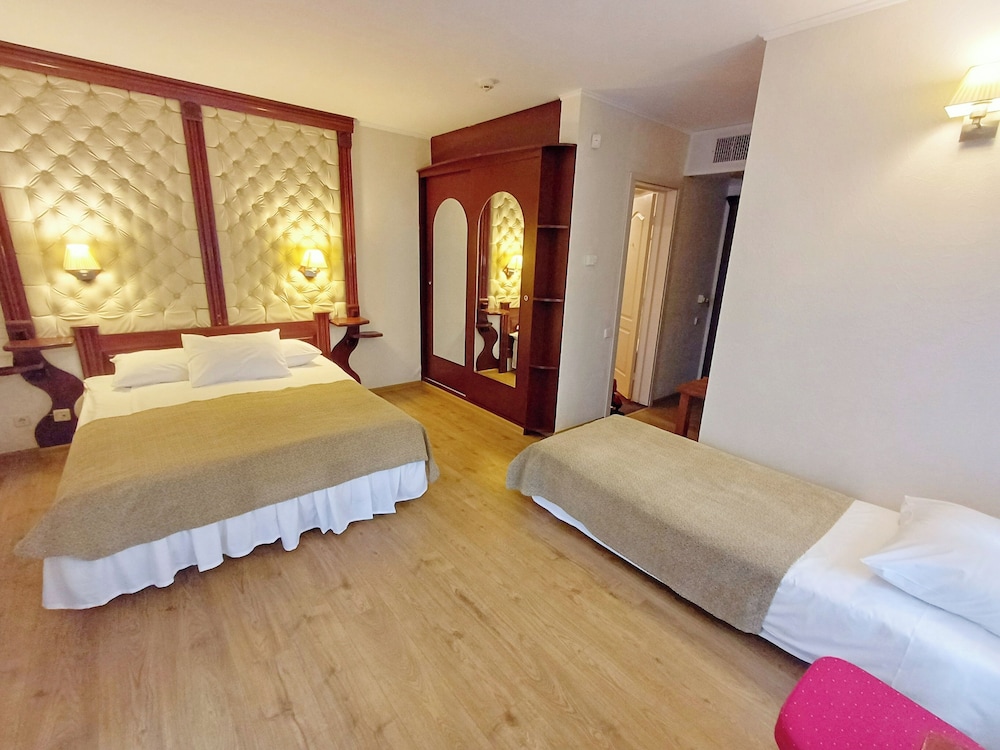 Classic Triple Room - Photo 1