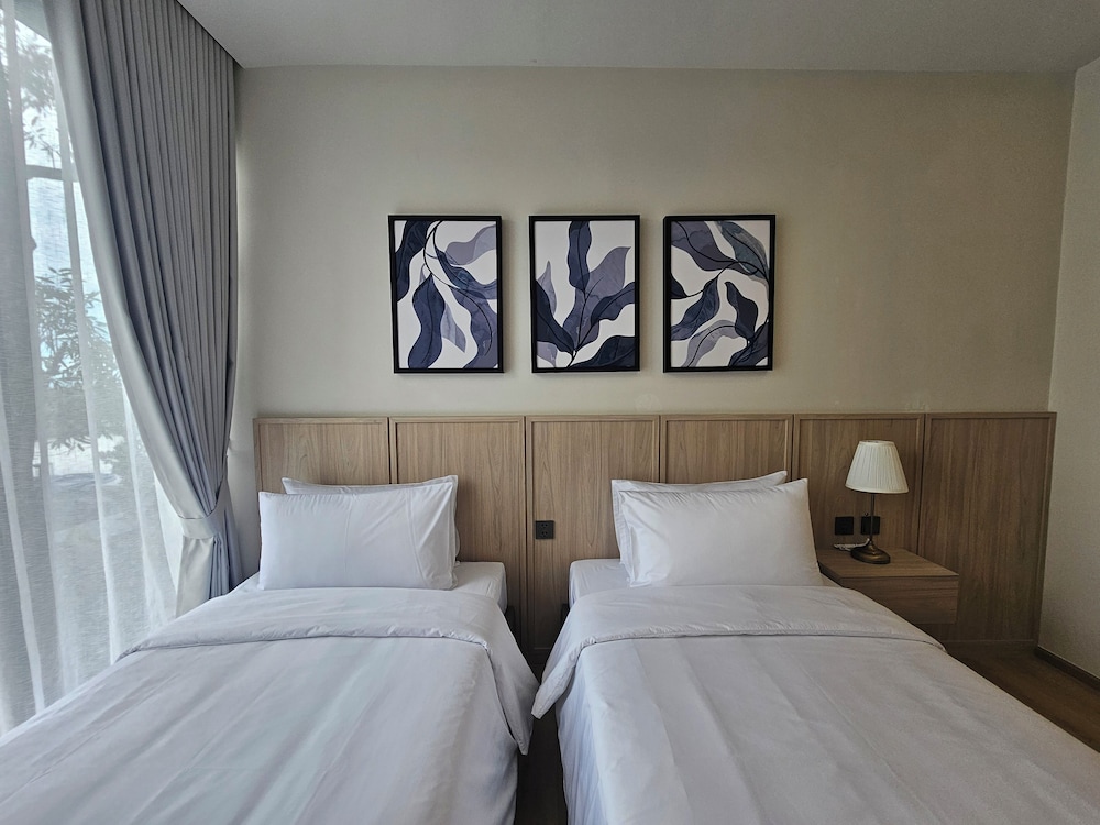 Standard Studio Suite, 2 Twin Beds, Hill View