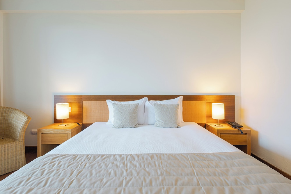 Superior Double or Twin Room, Sea View - Photo 2