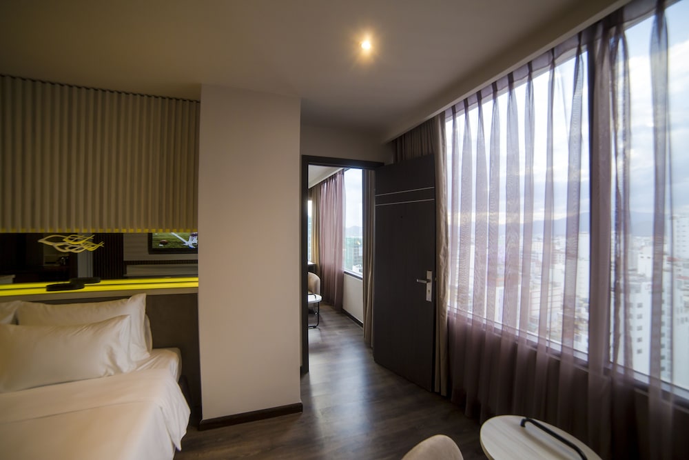 Family Room, Connecting Rooms, City View photo 3