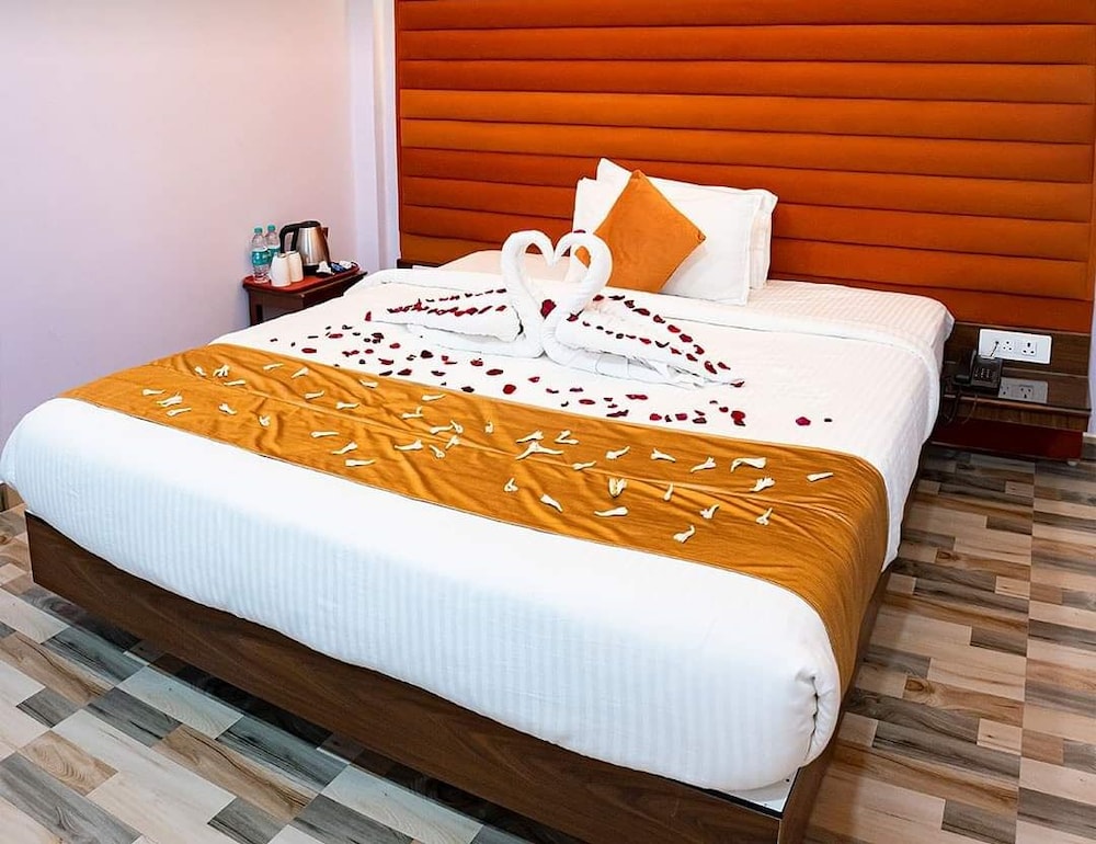 Deluxe Double Room, 1 King Bed photo 2