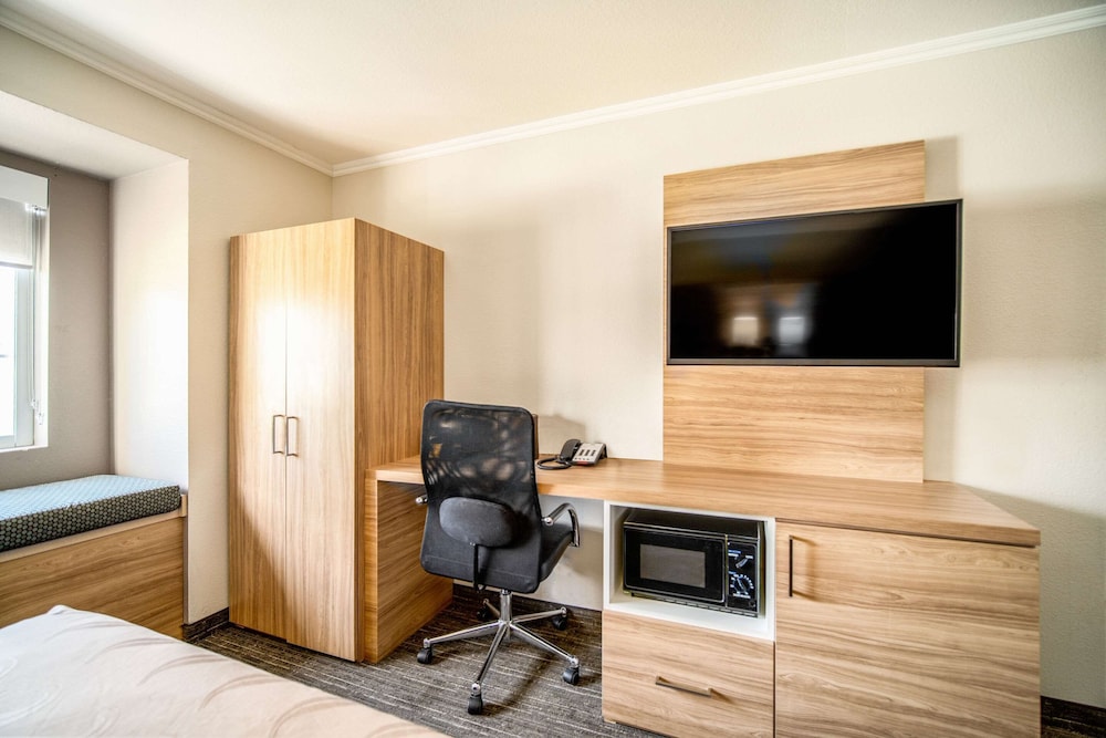 Standard Room 2 Queen Beds, Refactor, Microwave, Non-Smoking photo 3