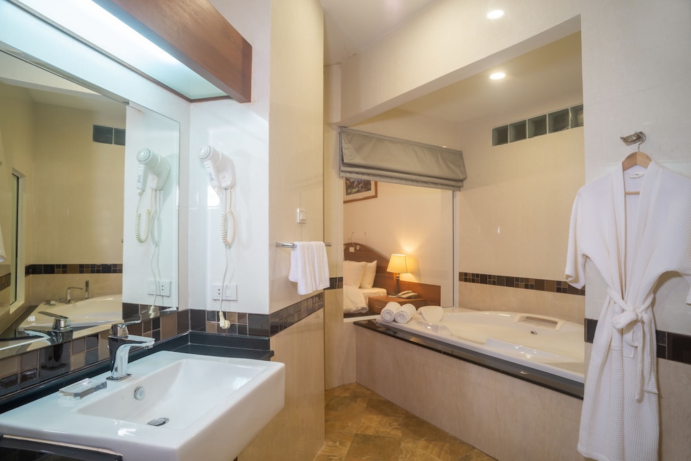 Beachfront Suite - Photo 2