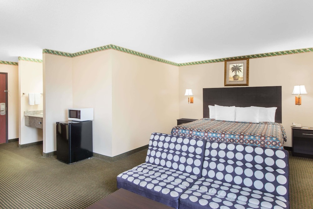 Deluxe Room, 1 King Bed, Non Smoking - Photo 1