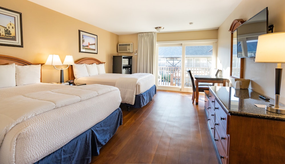Signature Room, 2 Queen Beds, Patio, Ground Floor photo 2