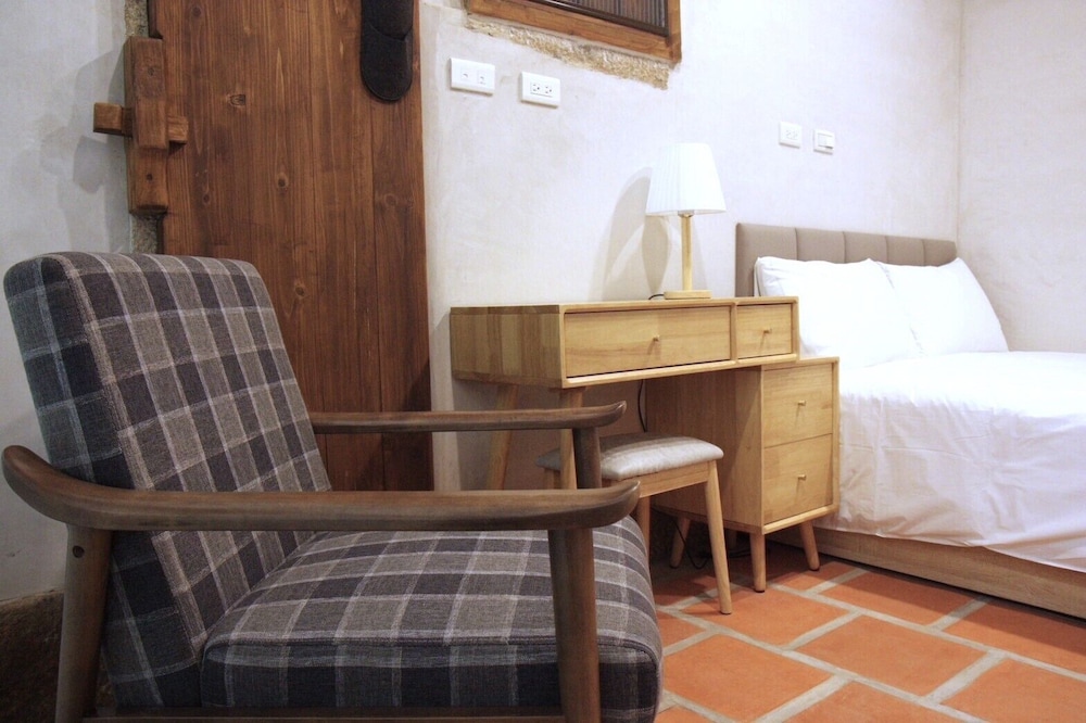 Signature Room, 1 Queen Bed, Patio, Garden View photo 2