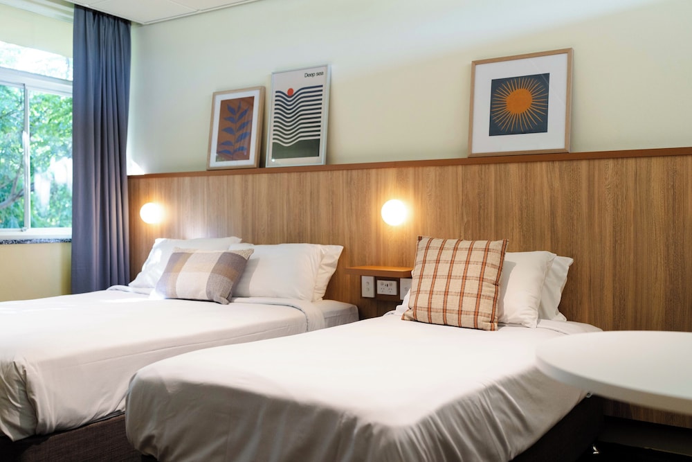 Queen + Single Room with ensuite photo 1
