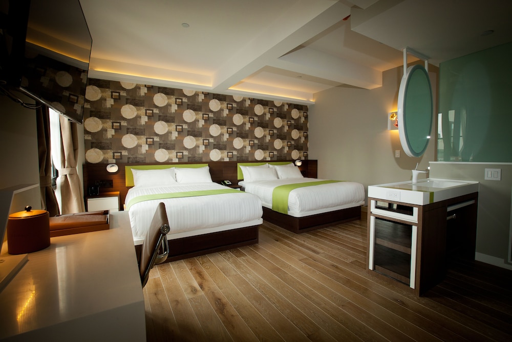 Superior Room, 2 Queen Beds (Courtyard & Partial City View)