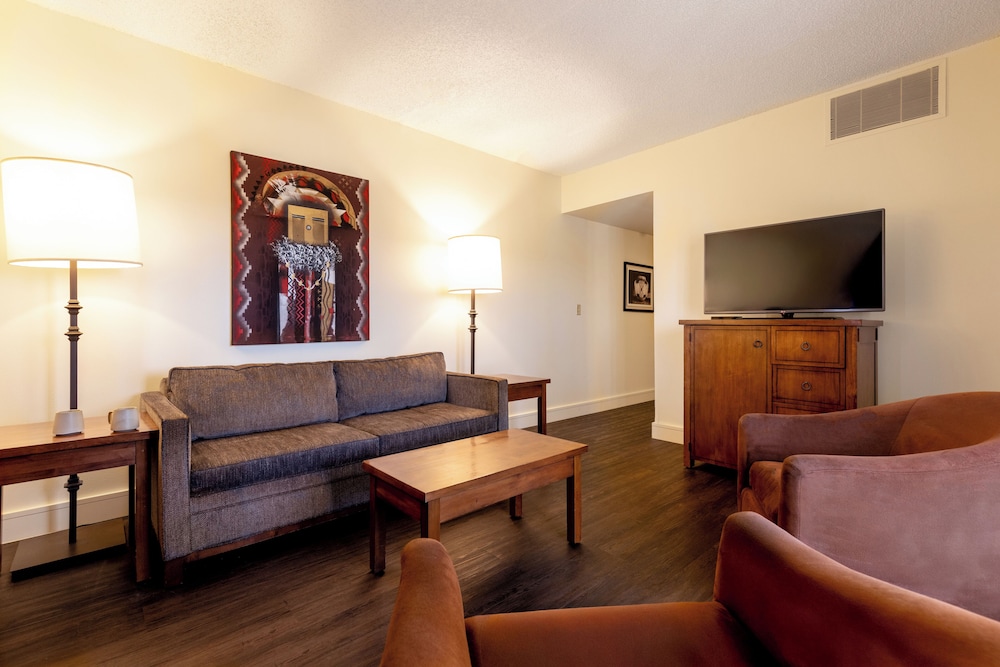 Suite, 2 Double Beds, Mountain View (One Bedroom Double Suite)