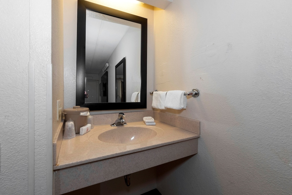 Superior Room, 1 King Bed, Accessible, Non Smoking - Photo 2