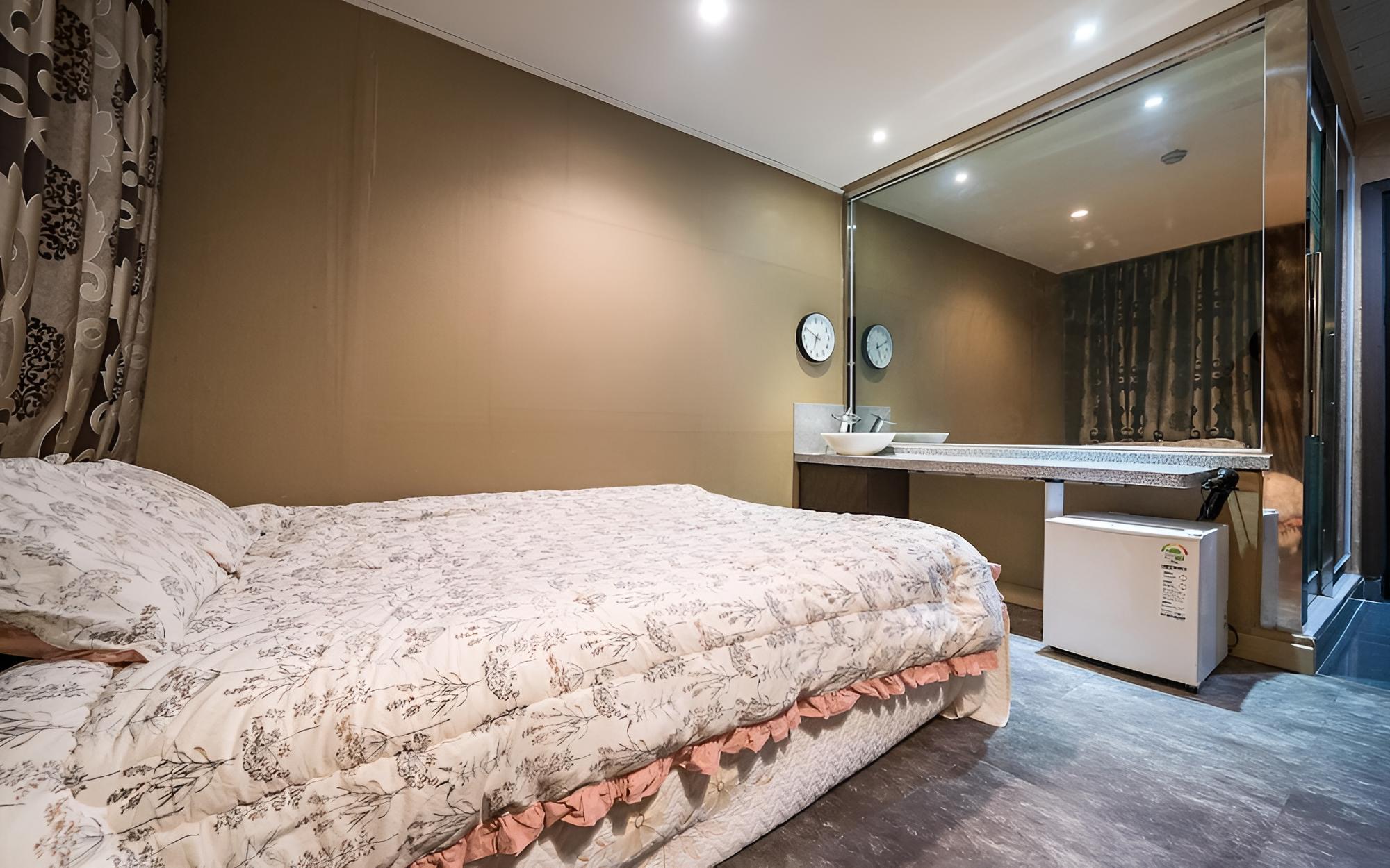 Room (Two beds) photo 1