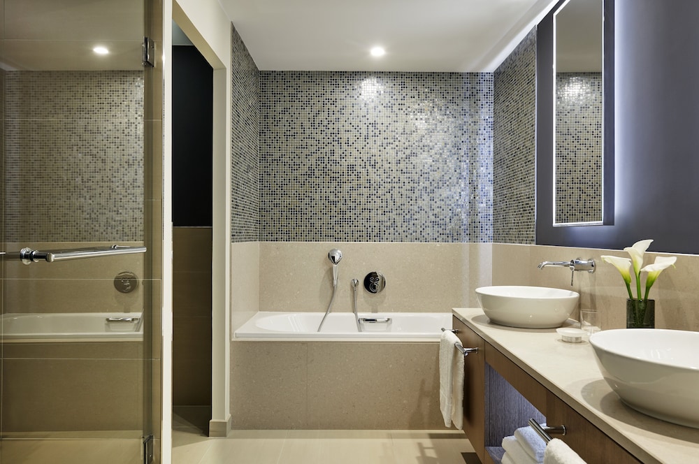 Club Room, 1 King Bed, Business Lounge Access, River View