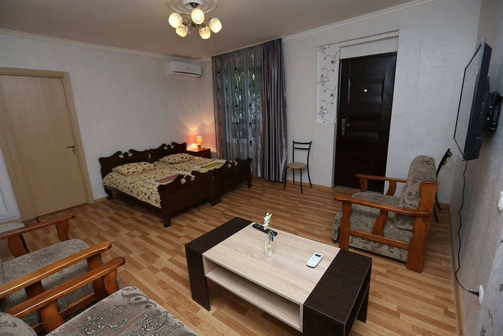 Family Room, 2 Bedrooms, Garden View