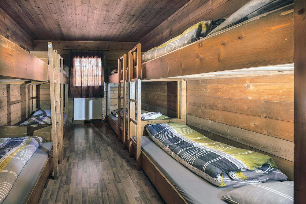 1 Bed In A Dorm Of 8 People photo 1