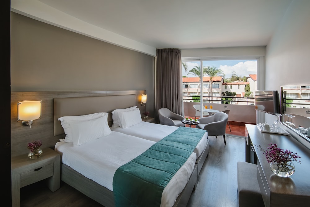 Superior Room, Balcony, Pool View