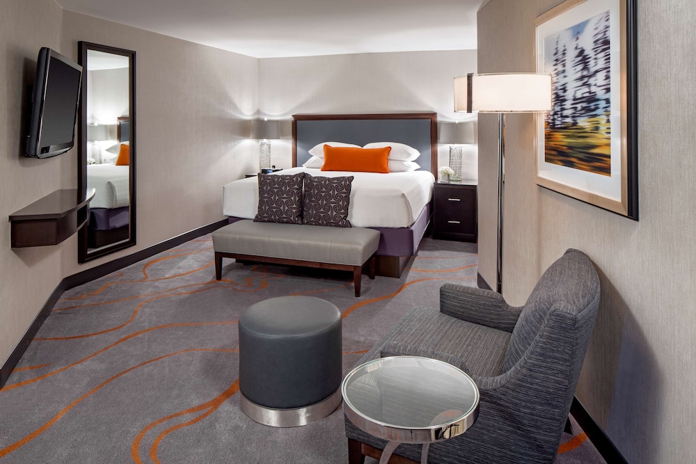 Suite (CAPITOL) photo 1