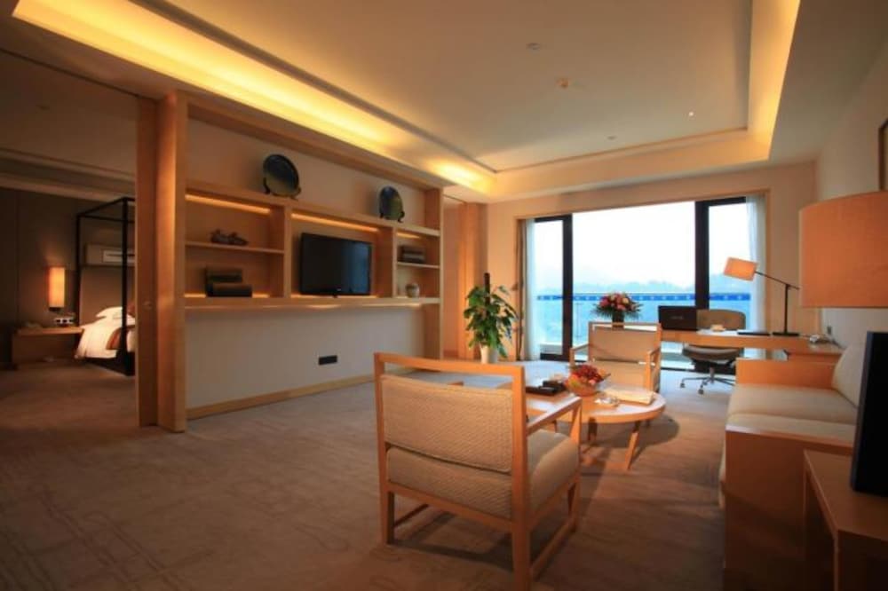 Deluxe Suite, River View photo 3