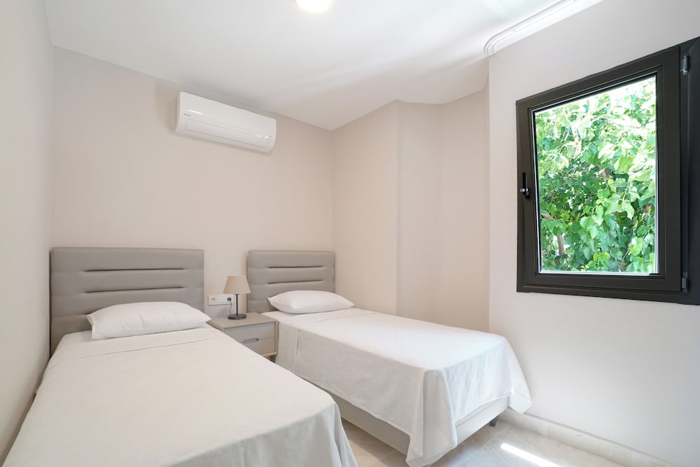 Condo, 2 Bedrooms, Garden View