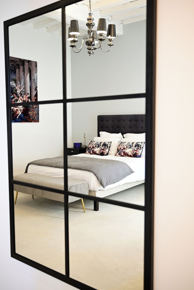 Deluxe Double Room, 1 Queen Bed, Non Smoking, Courtyard View - Photo 2