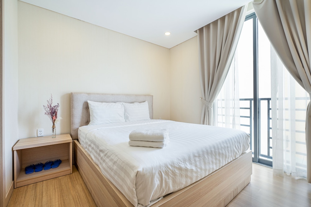 Deluxe Apartment, 1 Queen Bed, City View