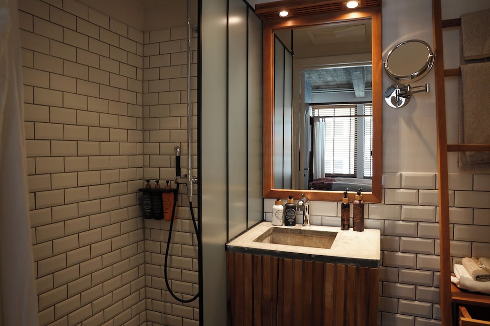 Deluxe Studio Suite