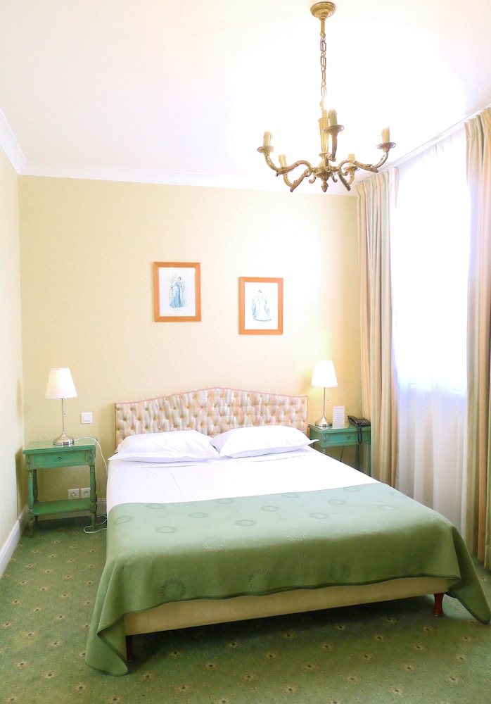 Standard Double or Twin Room, Ensuite photo 3