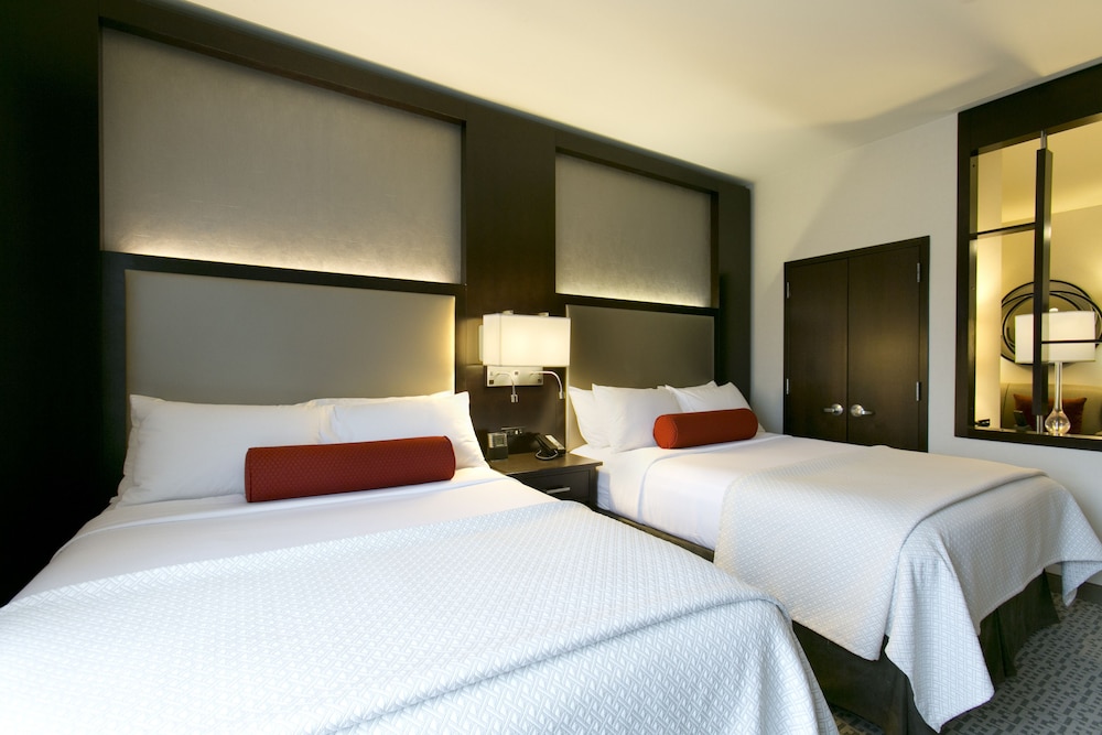 Suite, 2 Queen Beds photo 3