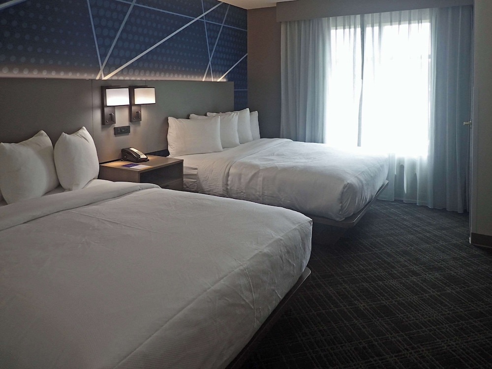 Suite, Multiple Beds, Non Smoking - Photo 1