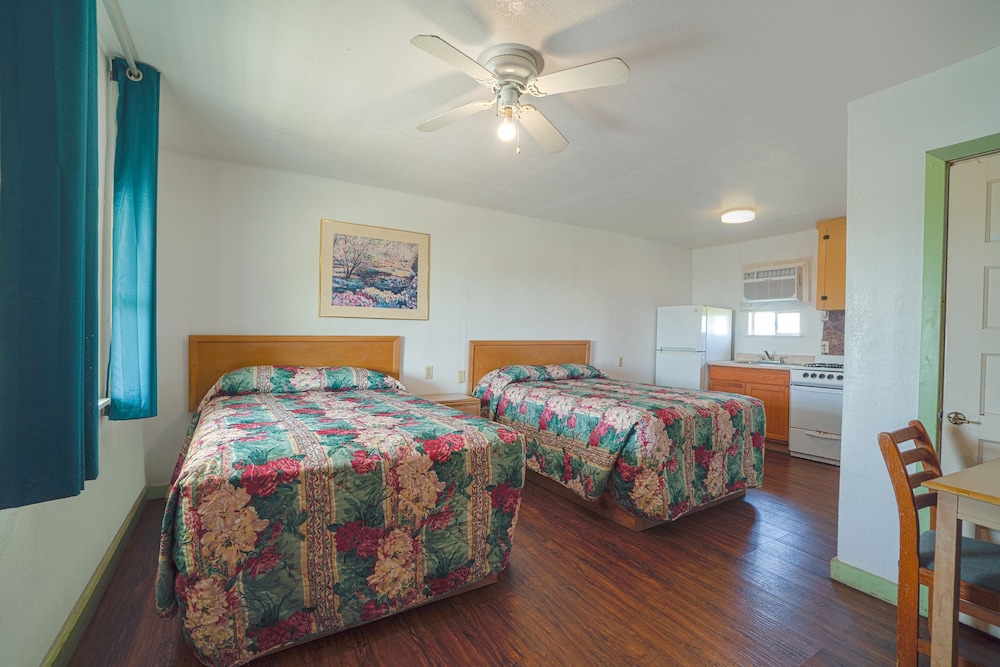 Room, 2 Double Beds, Smoking, Kitchenette photo 2