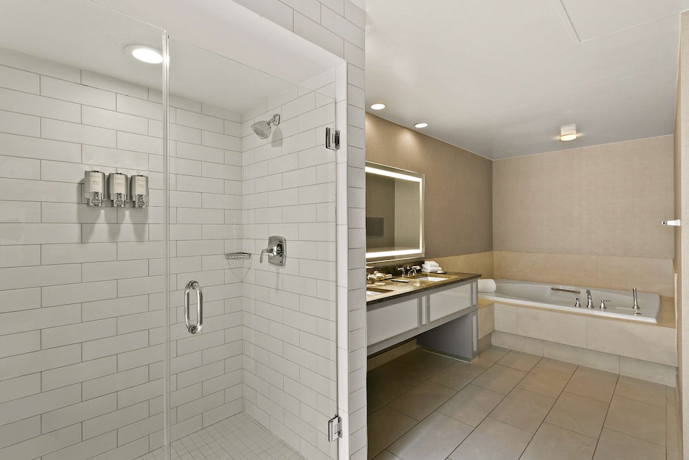 Superior Suite, 1 King Bed, Golf View (One Bedroom) - Photo 8