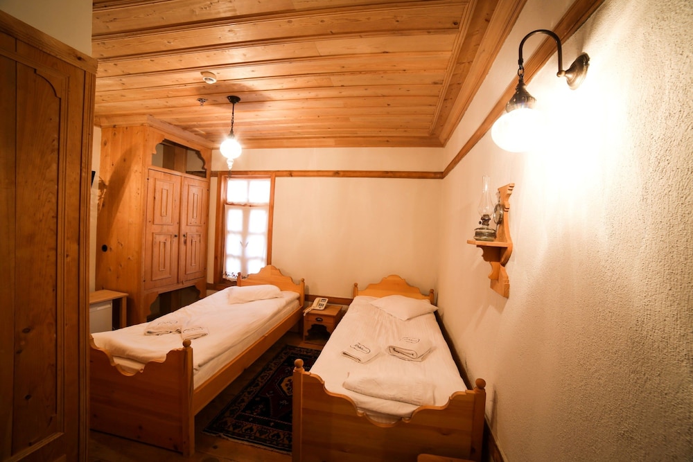 Traditional Twin Room, 2 Twin Beds photo 2