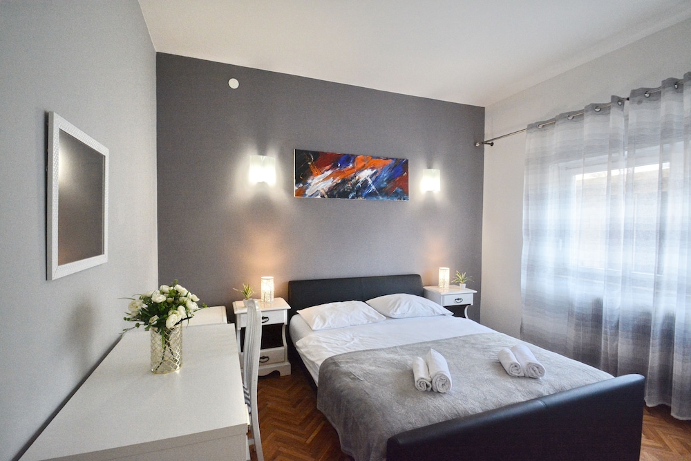 Classic Double Room, Garden View