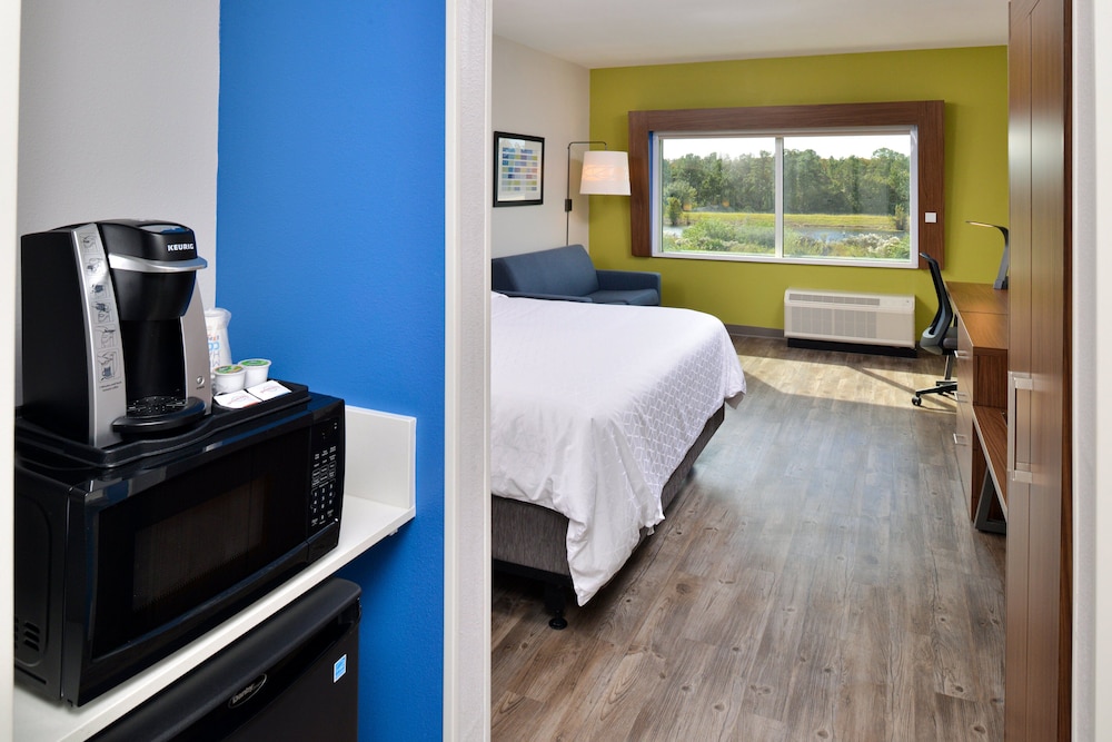 Suite, 1 King Bed, Accessible Bathtub (Comms, Mobil, Access Tub) thumbnail 6