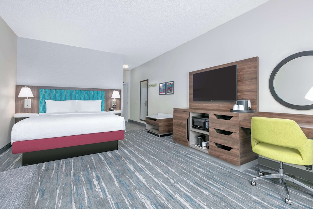 Room, 1 King Bed, Accessible, Non Smoking - Photo 2