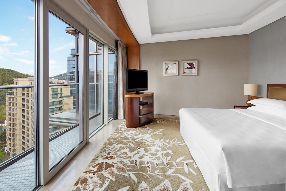 Club Suite, 1 Bedroom, Garden View - Photo 1