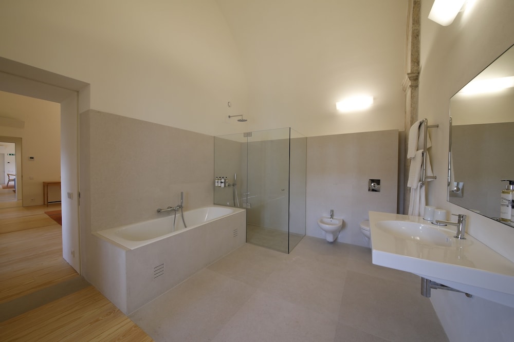 Suite (Master) - Photo 8
