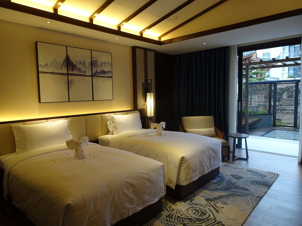 Superior Room, Multiple Beds, Non Smoking (Garden Pool View) photo 2