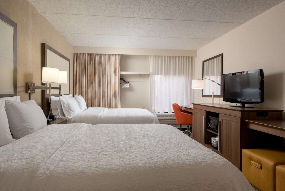 Room, 2 Queen Beds, Non Smoking, Refrigerator & Microwave (Roll-in Shower) - Photo 5