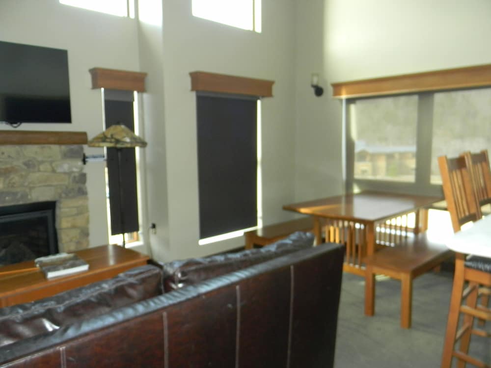 Duplex, 3 Bedrooms, 2 Bathrooms photo 1