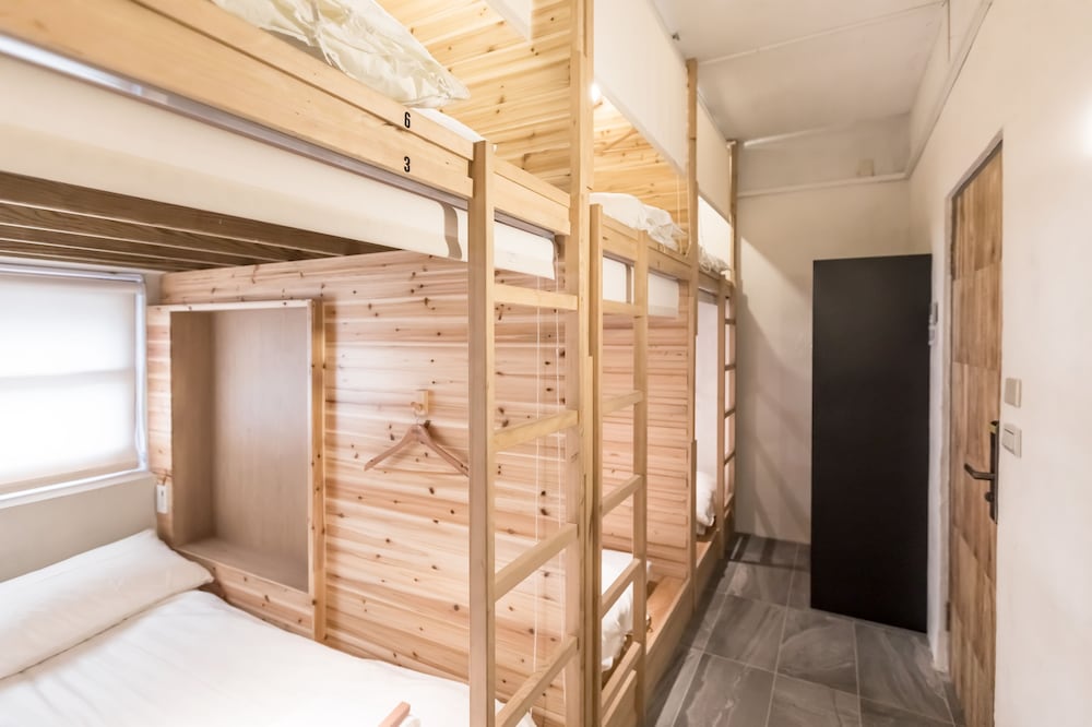 Mixed Backpacker Bed Room photo 2