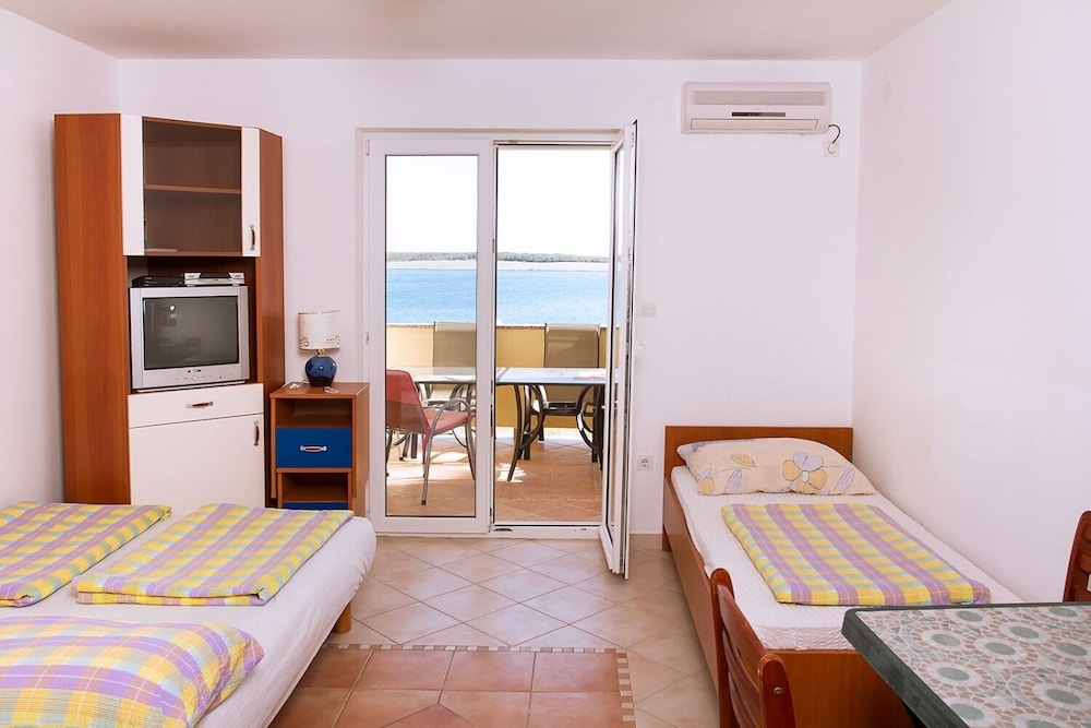 Apartment (Super - 50 m from pebble beach - A5 A) photo 3