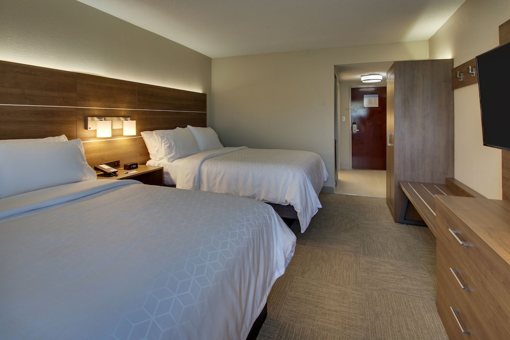 Standard Room, 1 King Bed, Accessible (Communications) - Photo 4
