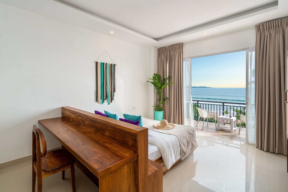 Deluxe Double Room, Oceanfront - Photo 2